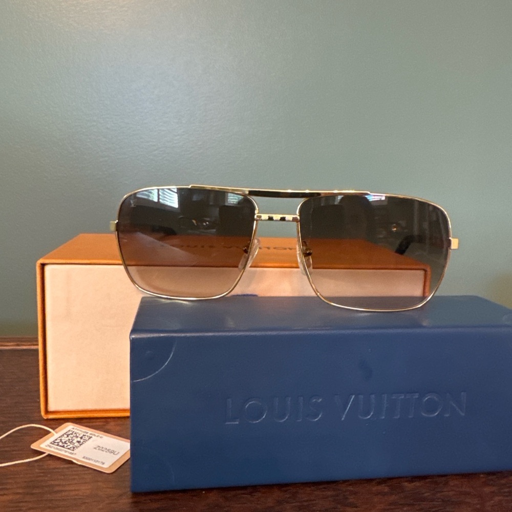 Louis Vuitton Gold Tone Aviator Sun Glasses- Brown Gradient Lenses